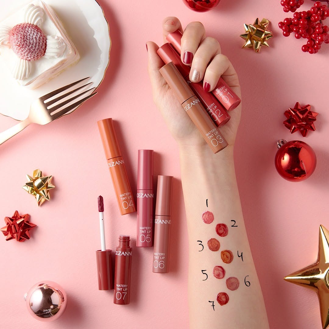 <strong>A tinted rouge that gives a long-lasting, wet-looking shine!</strong>